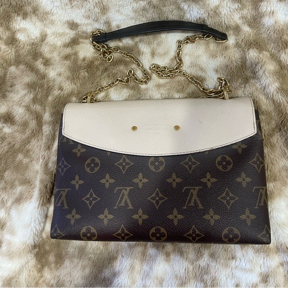 Louis Vuitton cream monogram canvas bag with chain. - Picture 2 of 4